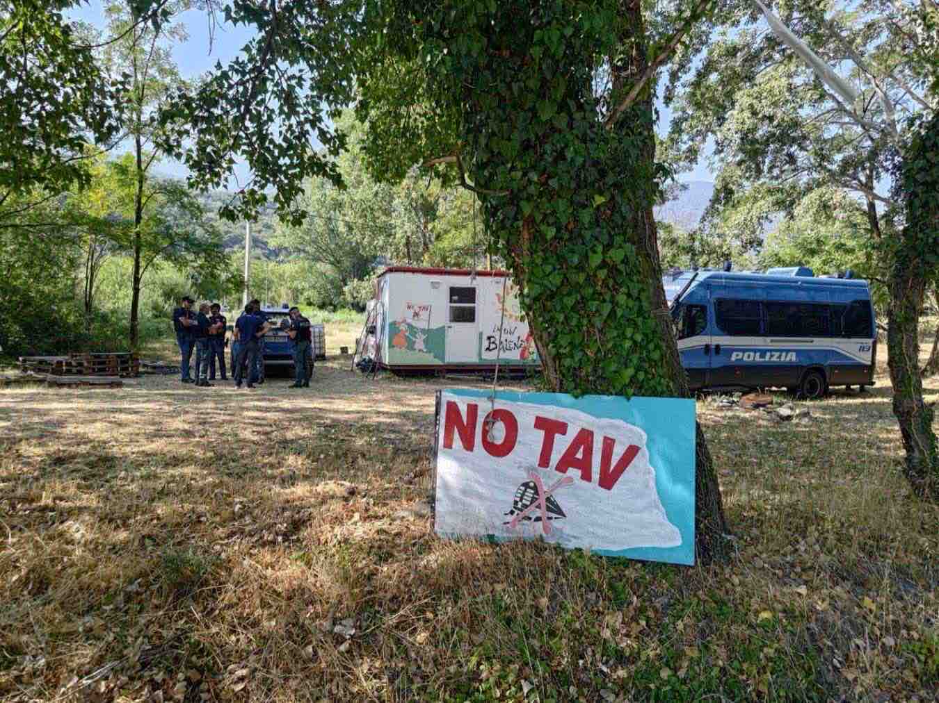 https://static.open.online/wp-content/uploads/2026/07/campeggio-no-tav-val-susa.jpg