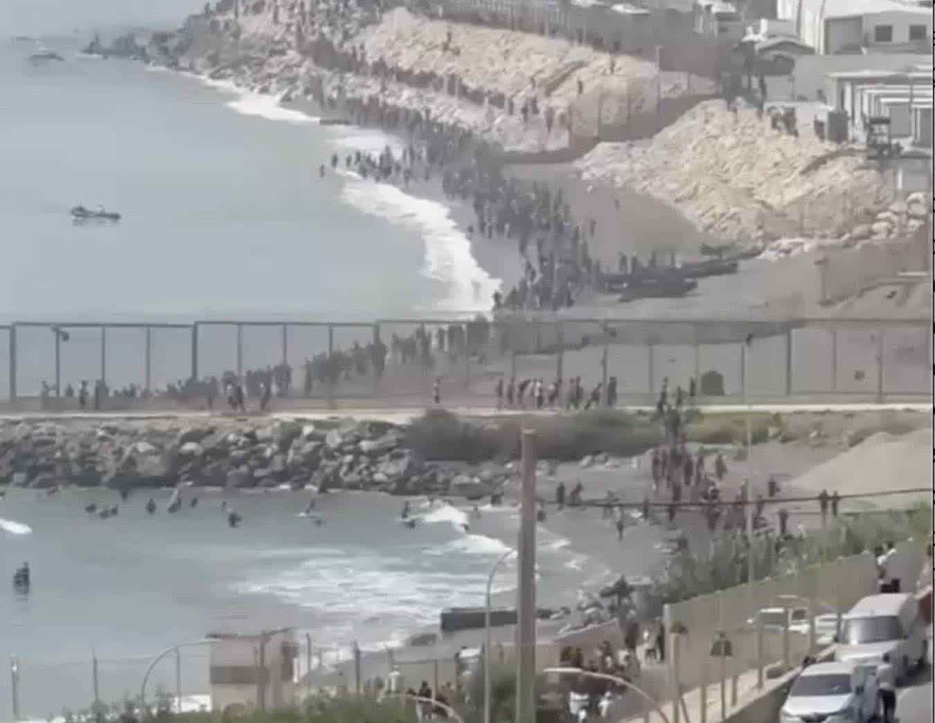 Immagine collegata al feed originale: Spagna, centinaia di migranti attraversano a nuoto il confine con il Marocco e arrivano a Ceuta. L’allarme: «Oltre mille in una settimana» – I video