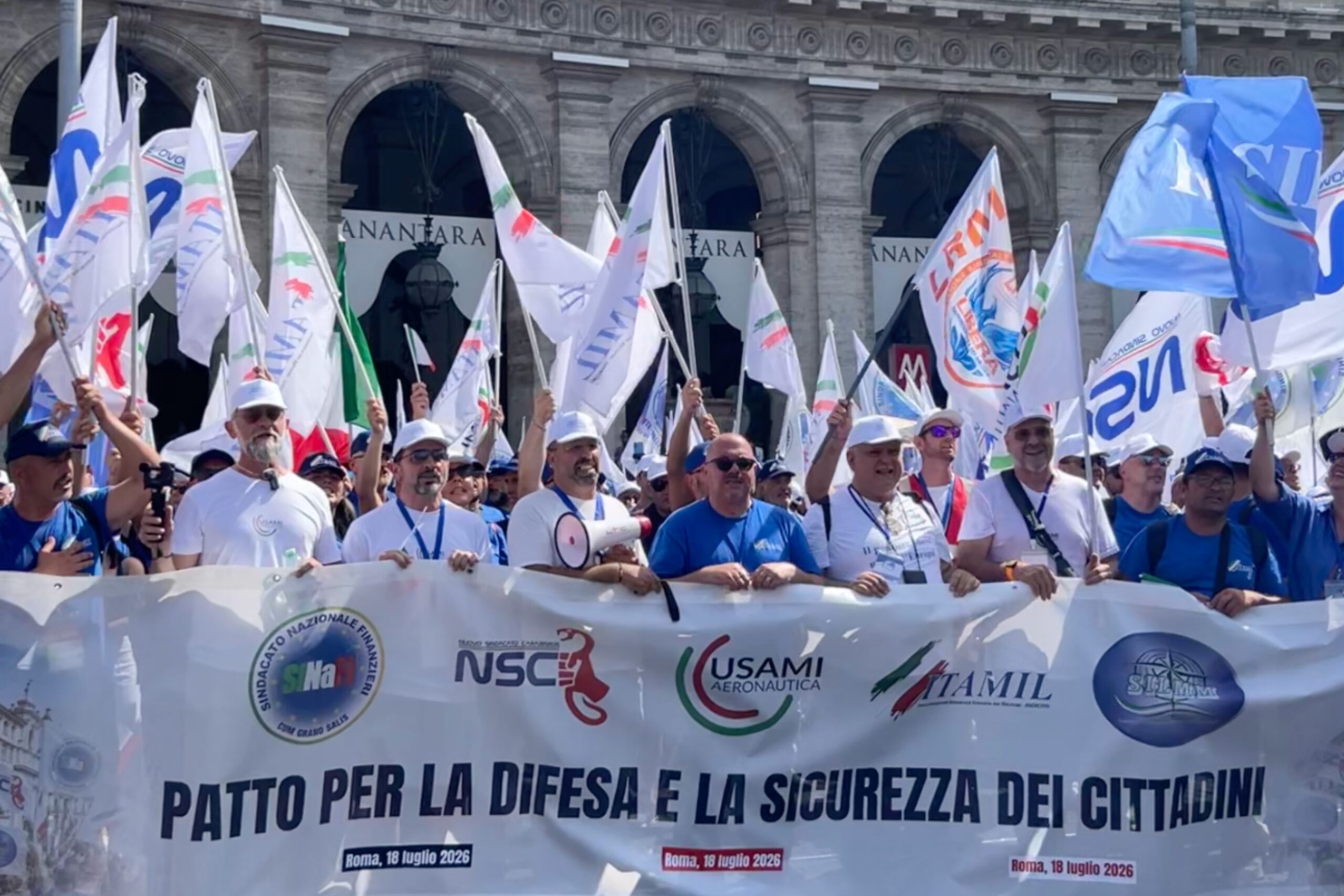 manifestazione forze armate a Roma
