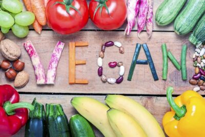 dieta vegana uomo figli maltrattamenti