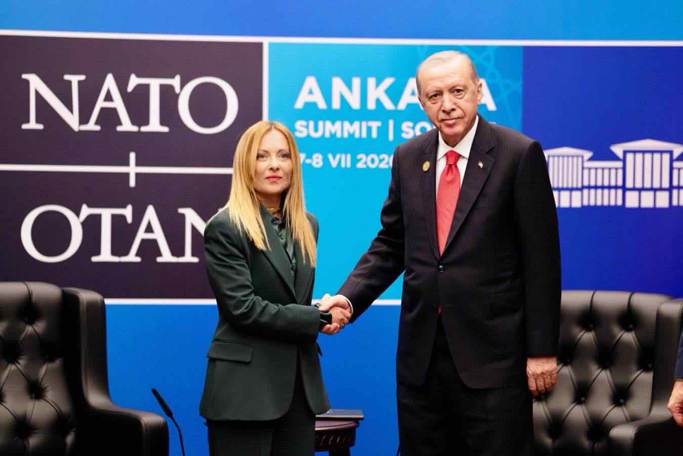 erdogan regalo pistola nato