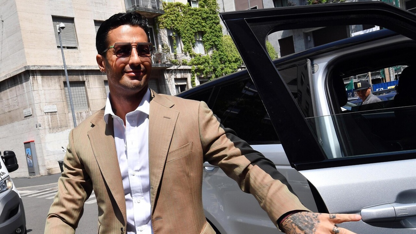 fabrizio corona auto senza benzina danni