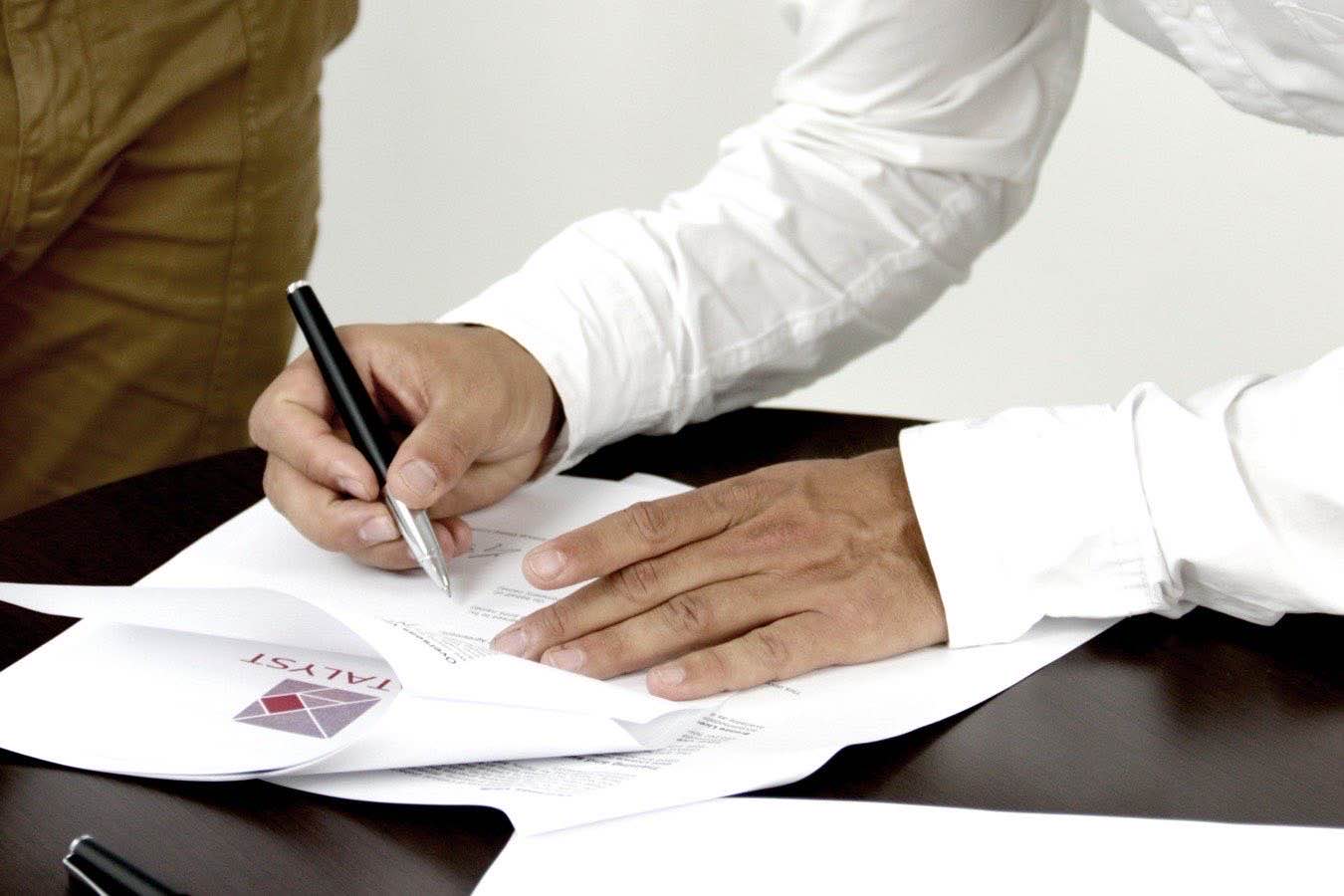 La firma di un contratto