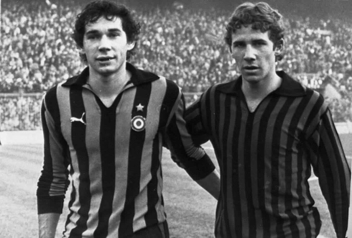 I fratelli Baresi, Franco (D) del Milan e Giuseppe dell'Inter, al termine del derby del 13 novembre 1978.
ANSA/ARCHIVIO