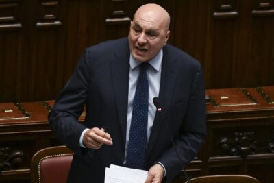 guido crosetto nell'aula della Camera