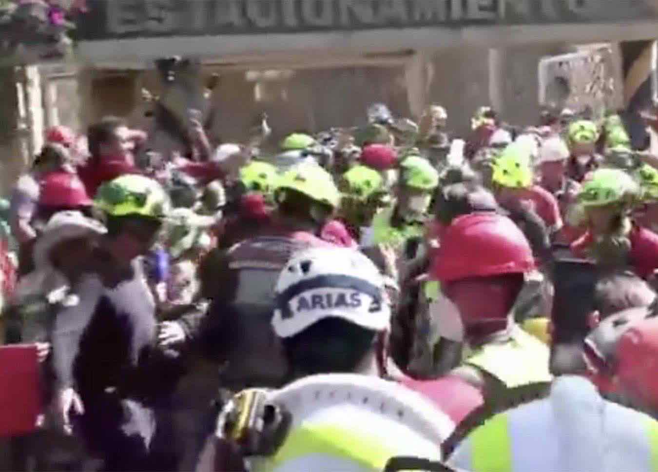 Hernan Gil estratto vivo dalle macerie in Venezuela dopo otto giorni dal terremoto