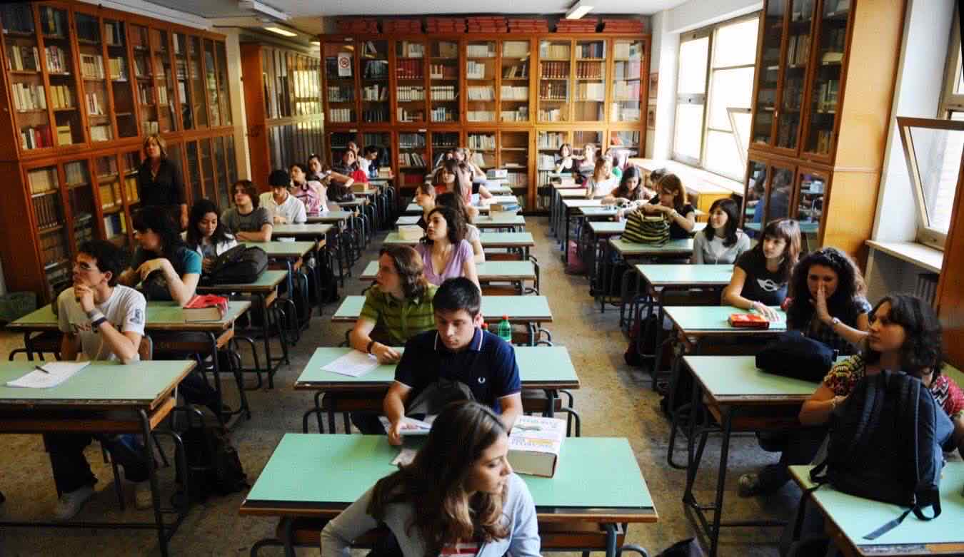Immagine collegata al feed originale: Il prof saluta i maturandi: «Non dimenticatevi di Gaza». Ma per la lettera inviata subisce un’ispezione