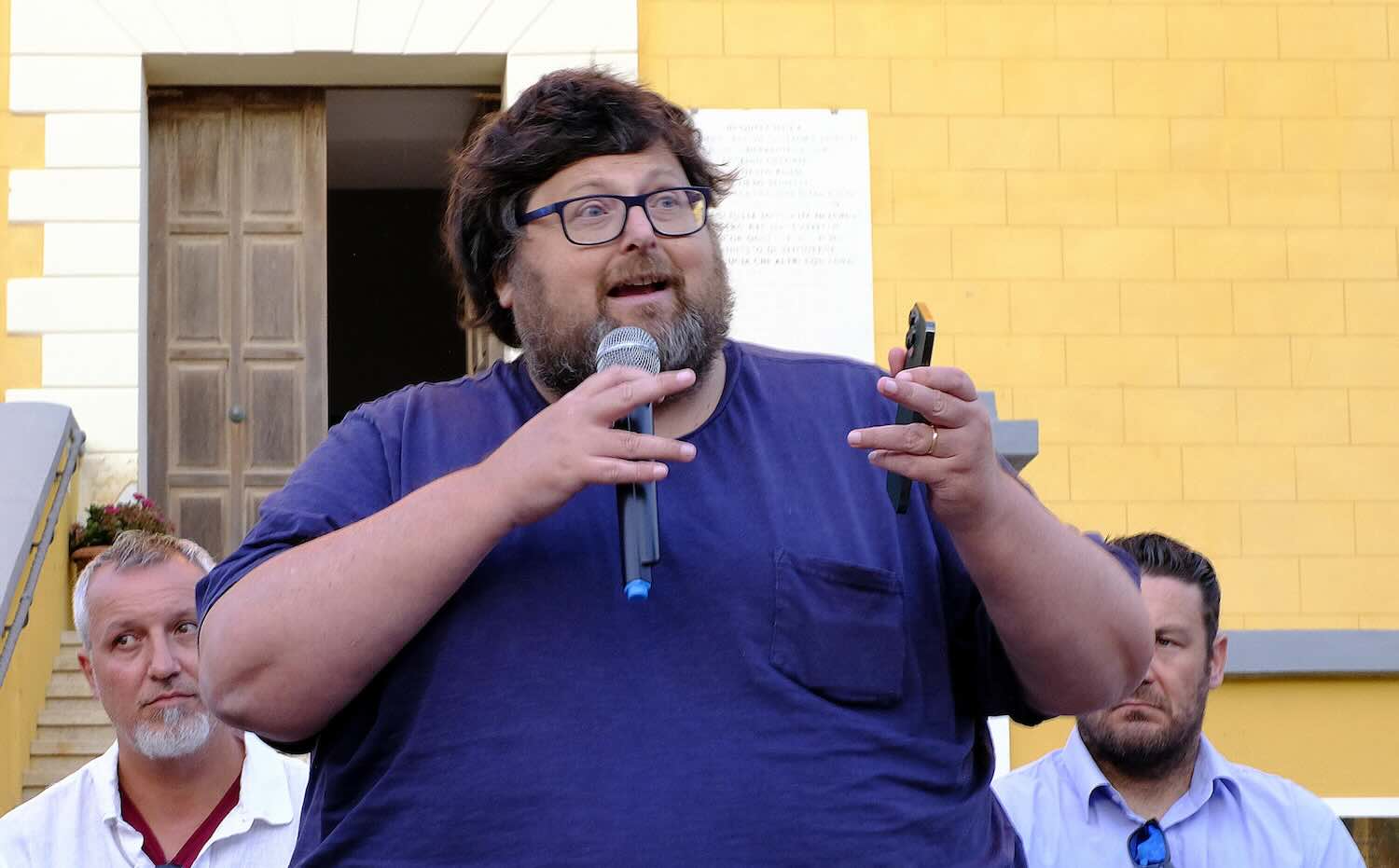 Mario Adinolfi mentre parla