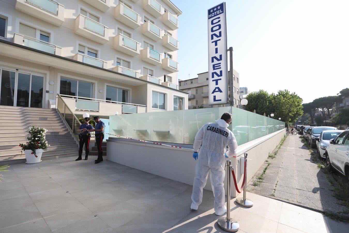 https://static.open.online/wp-content/uploads/2026/07/milano-marittima-hotel-piscina-magdalena-morta.jpg