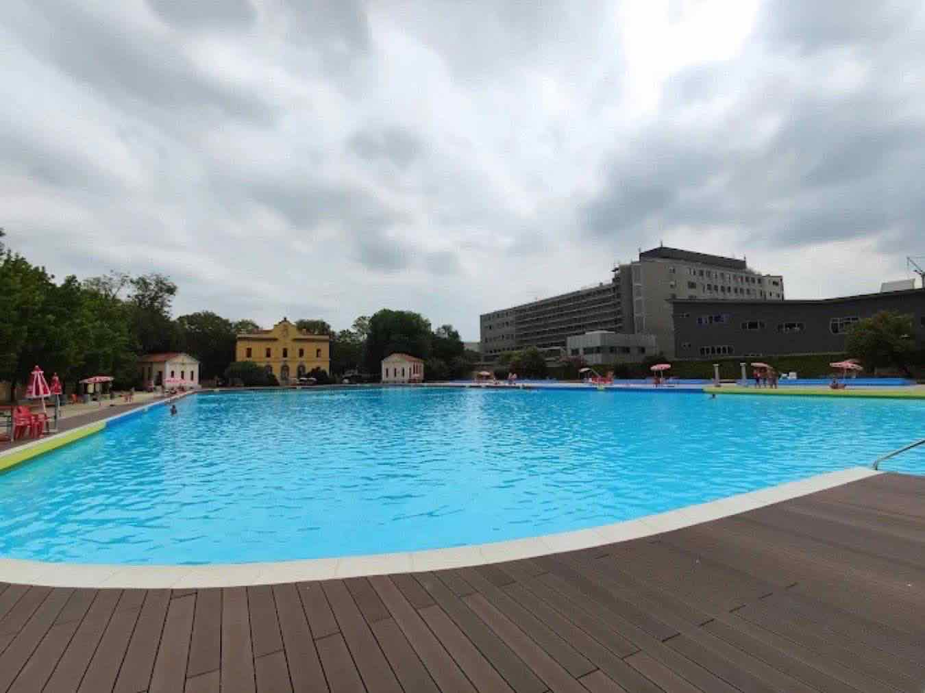 https://static.open.online/wp-content/uploads/2026/07/piscina-romano-milano.jpg