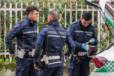 Agenti della polizia municipale di Milano