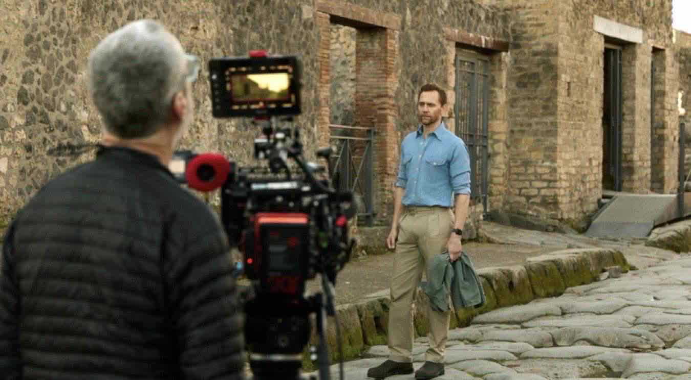 Tom Hiddleston sul set a Pompei