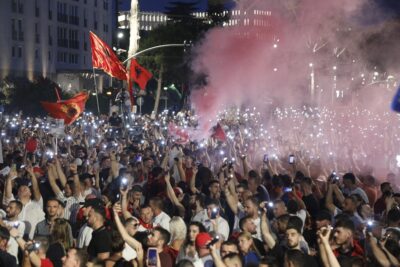 Manifestazione di protesta nelle strade di Tirana in Albania