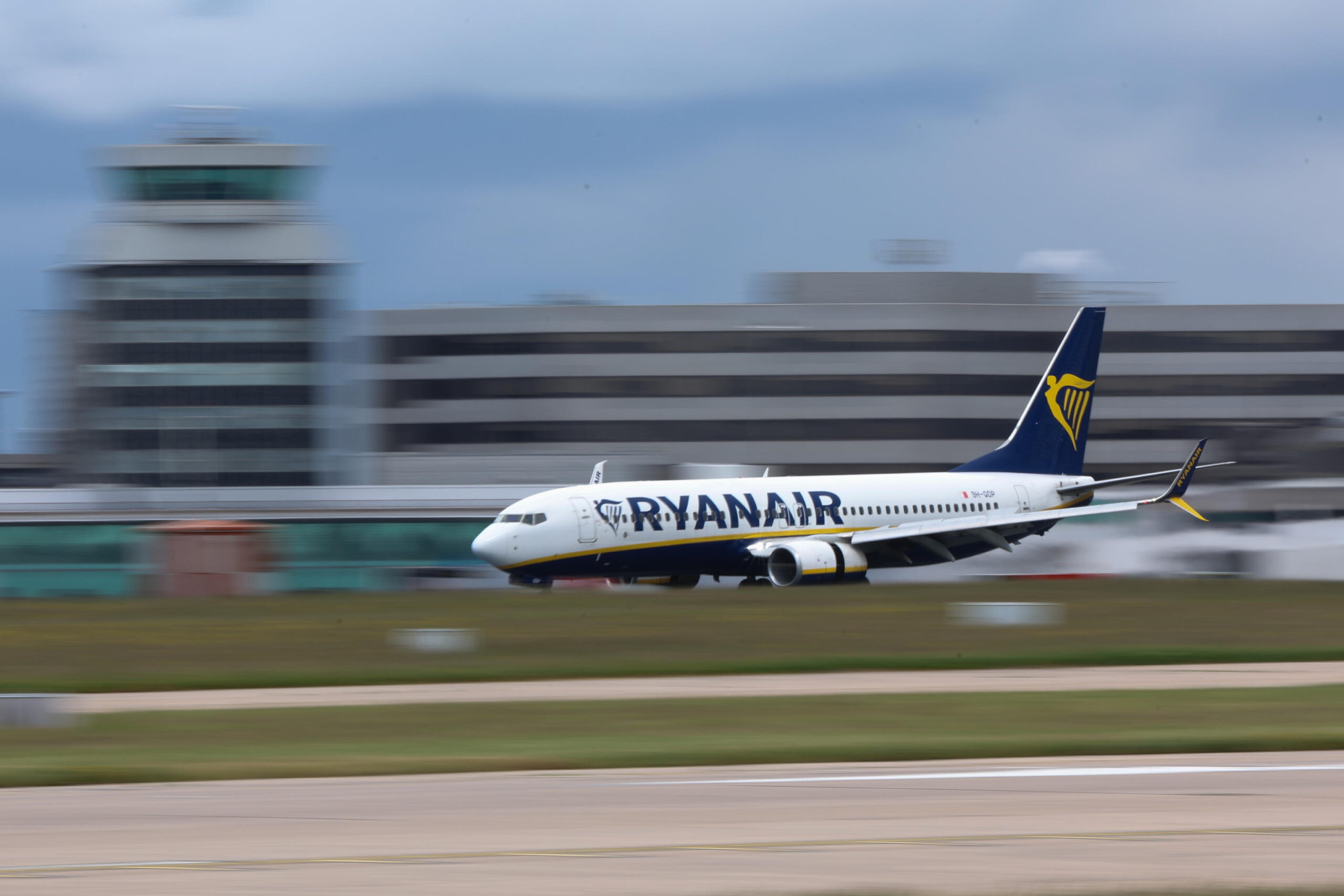 ryanair-stacca-finestrino-grecia