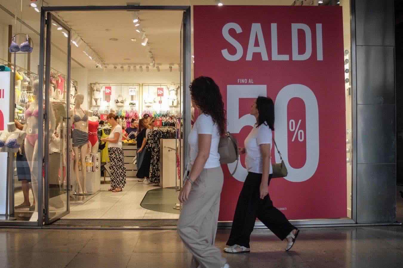 Saldi estivi al via il 4 luglio