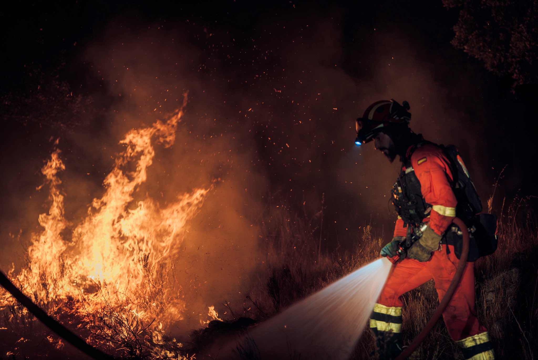 https://static.open.online/wp-content/uploads/2026/07/spagna-francia-incendi-250mila-evacuati.jpeg