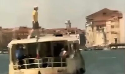 venezia sale tetto vaporetto video