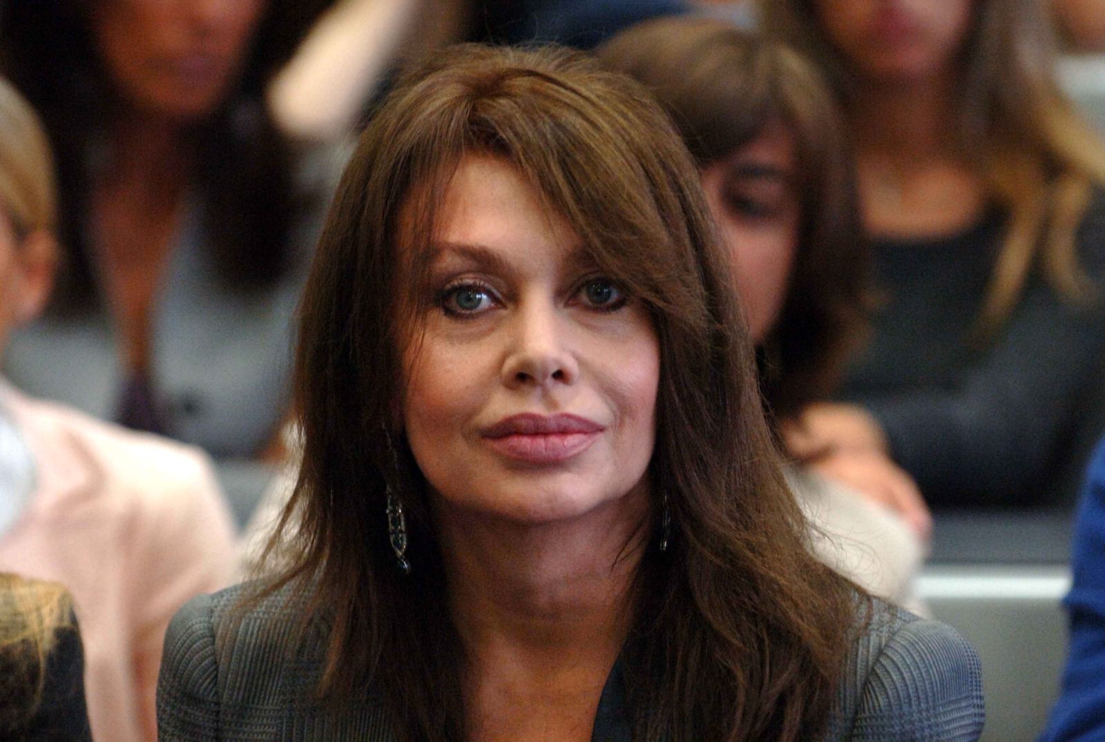 Immagine collegata al feed originale: Veronica Lario, la sua palestra a Milano 2 che perde tanti soldi e la speranza in quel corso militare per i Vannacci boys