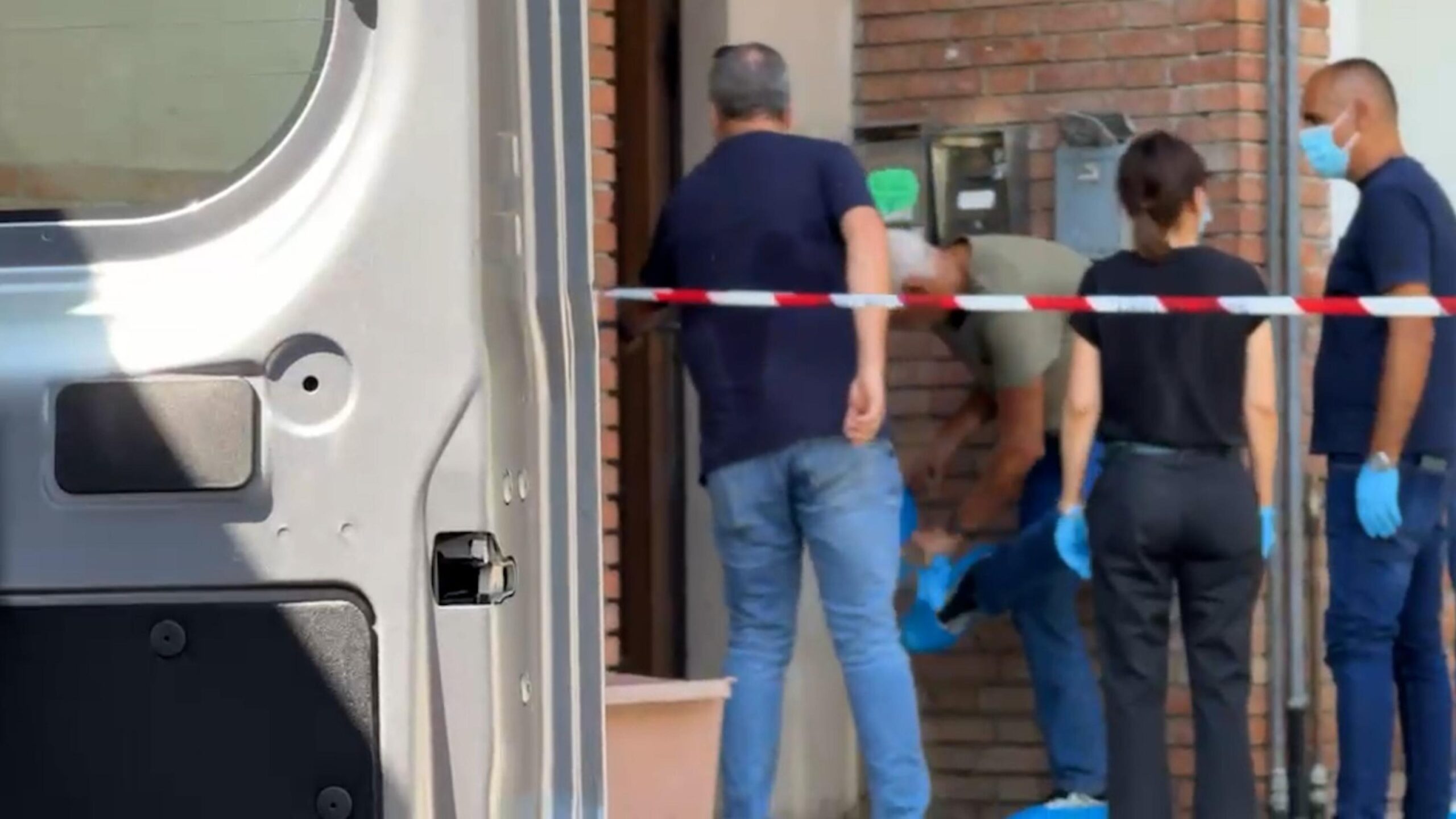Modena, 30enne ucciso a coltellate dopo una lite in casa: fermato un uomo
