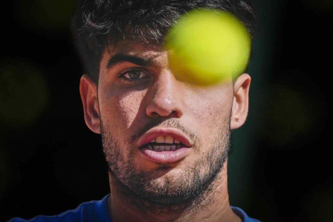 epa12889377 Carlos Alcaraz of Spain in action during a training session at the Barcelona Open tennis tournament in Barcelona, Spain, 14 April 2026.  EPA/Enric Fontcuberta