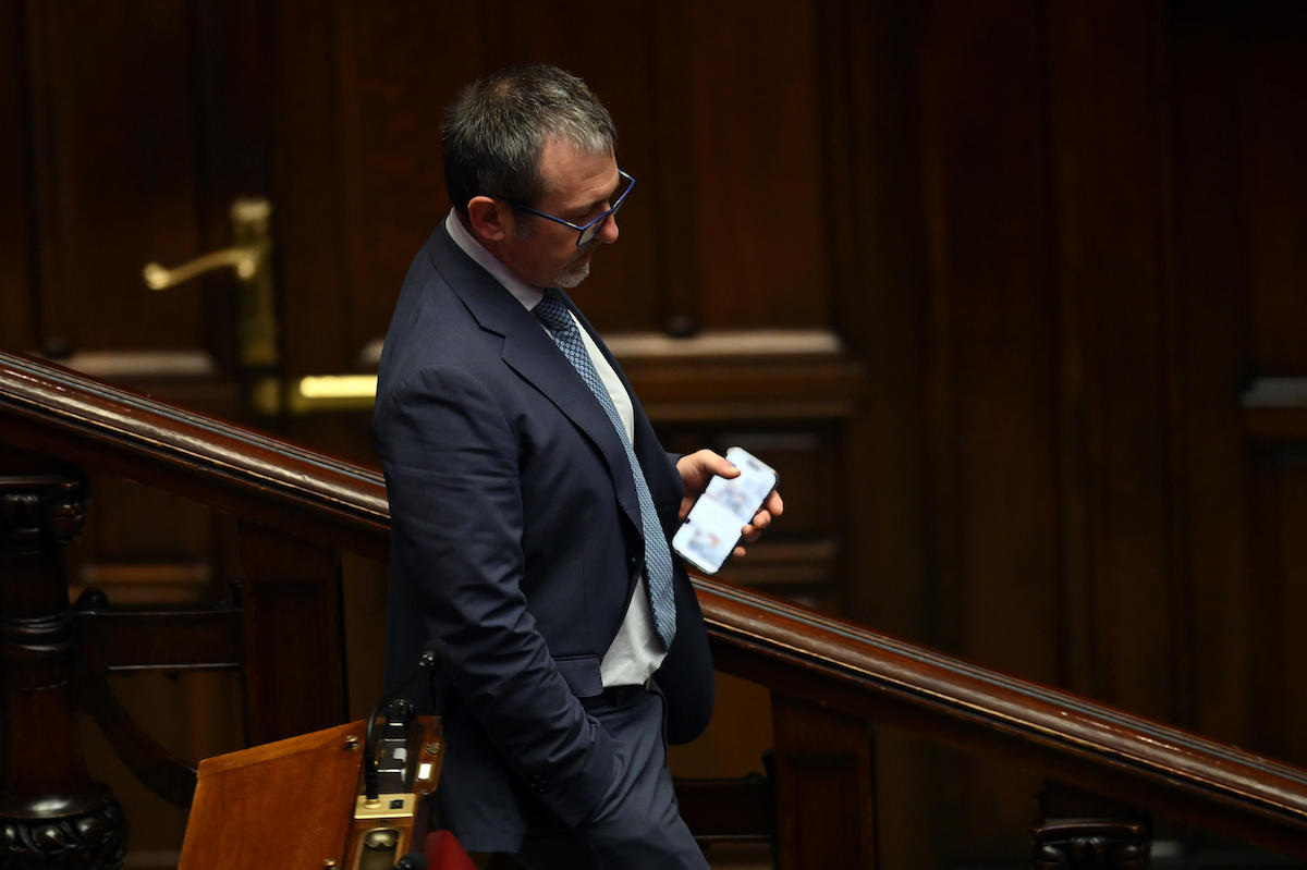 Immagine collegata al feed originale: Caso Delmastro, la Camera verso il voto palese sulle chat dell’inchiesta. Cosa succede ora