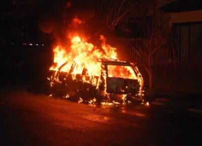 auto in fiamme