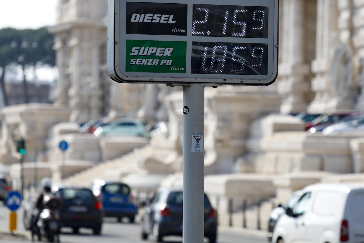 Immagine collegata al feed originale: A Roma annacquano la benzina. Il 20 per cento degli impianti controllati risulta irregolare