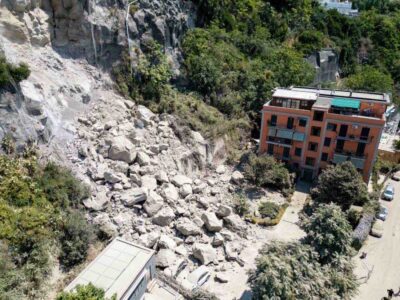 campi flegrei terrmoto sfollati accertamenti procura