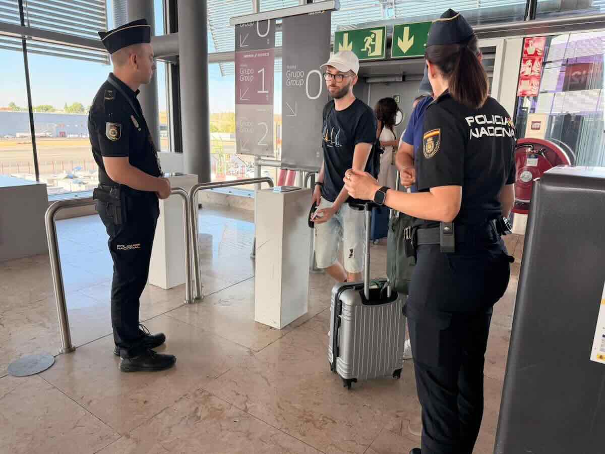 controlli aeroporto minorca spagna