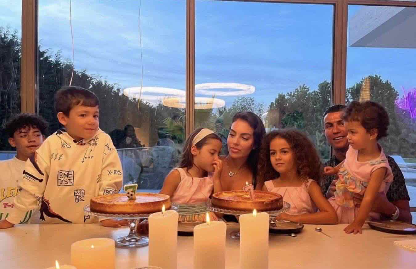 cristiano ronaldo e georgina con i figli