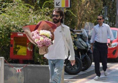 leonardo maria del vecchio in visita alla ex ricoverata in ospedale
