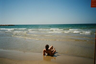 donna spiaggia croazia topless