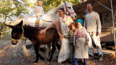 famiglia nel bosco bambino gesti autolesionistici