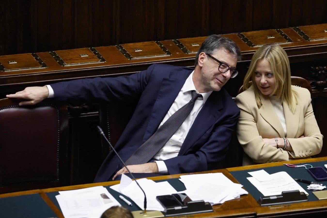 giorgia-meloni-decreto-benzina-anticipo-eni-enel