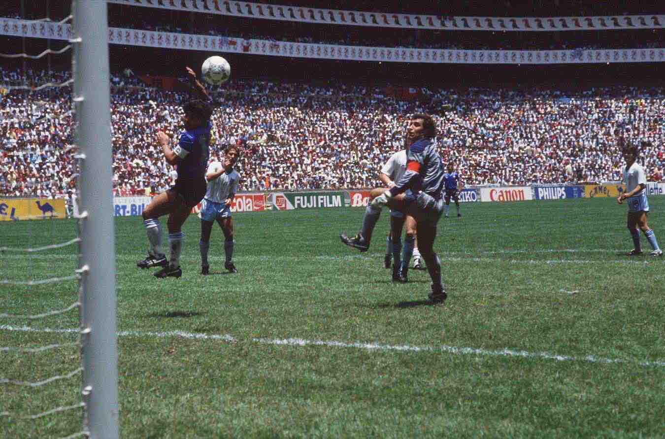 Maradona e il gol di mano