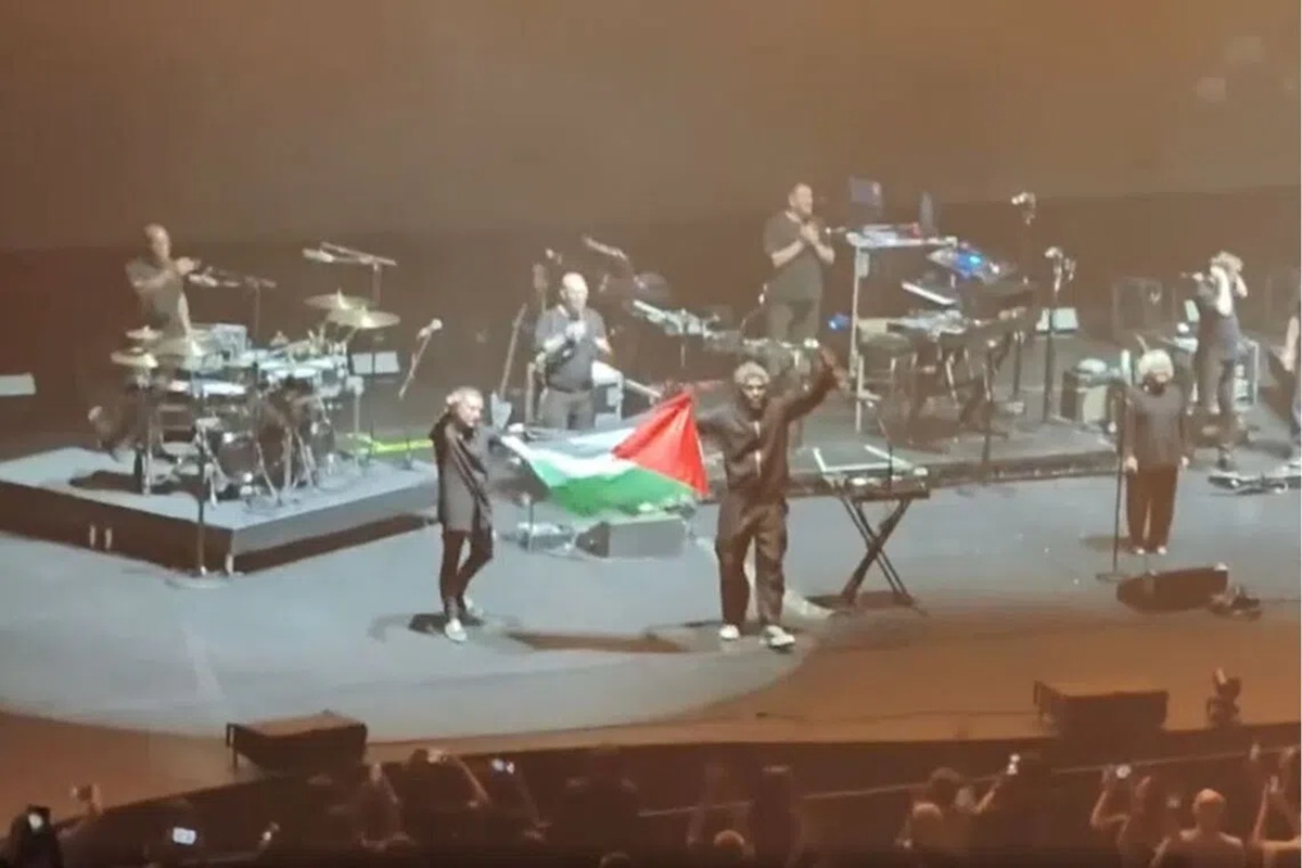 massive attack bandiera palestina