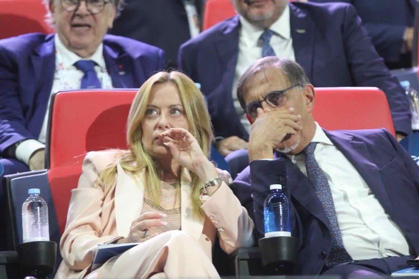 Giorgia Meloni contestata a Taranto