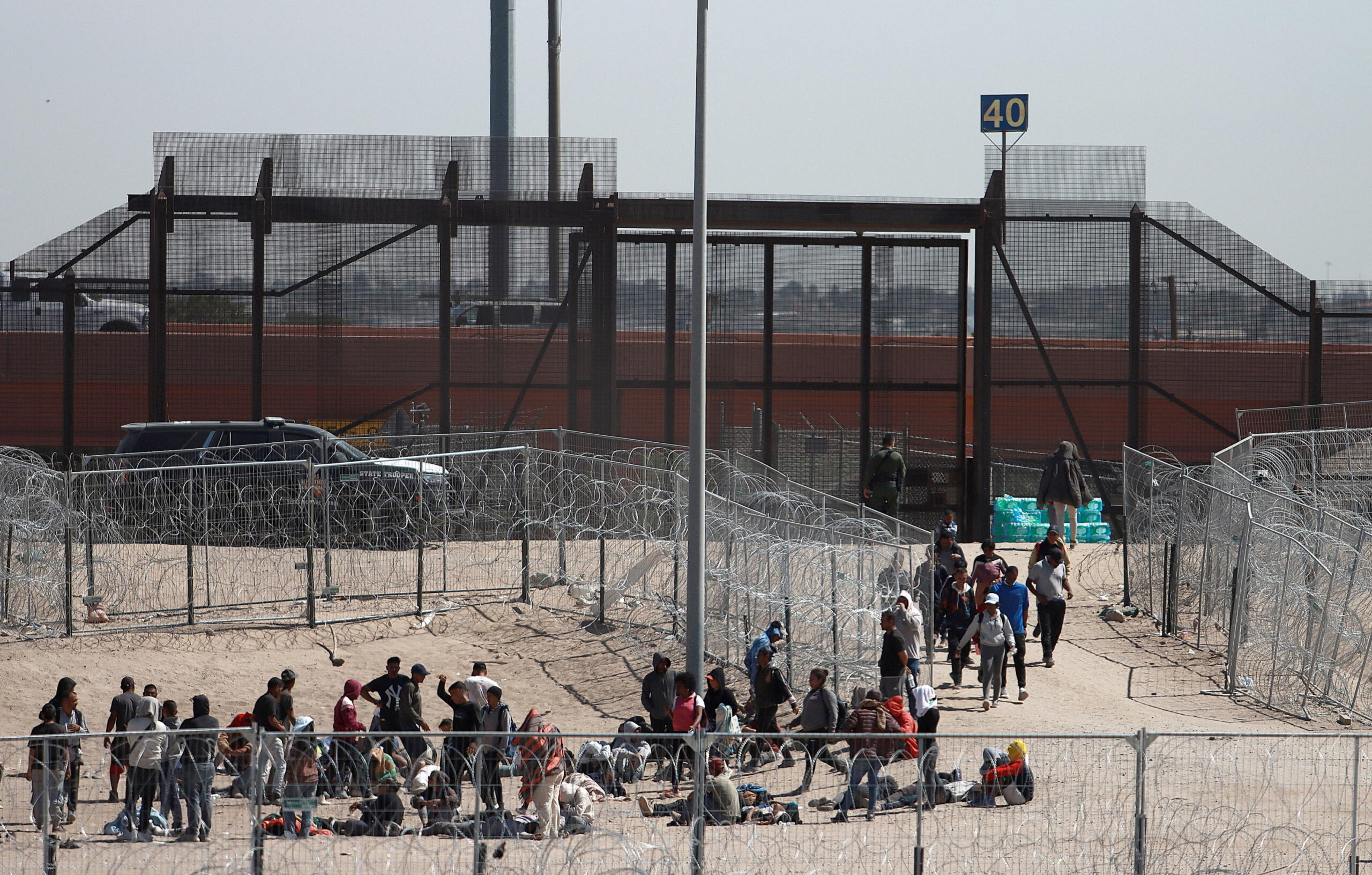 Muro migranti confine Usa Messico