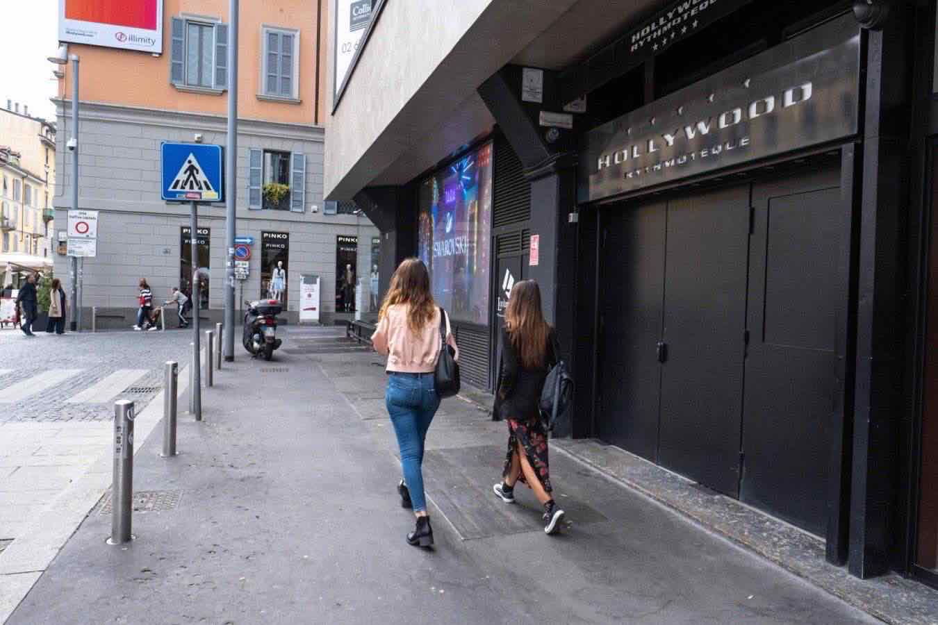 milano denuncia violenza sessuale discoteca hollywood
