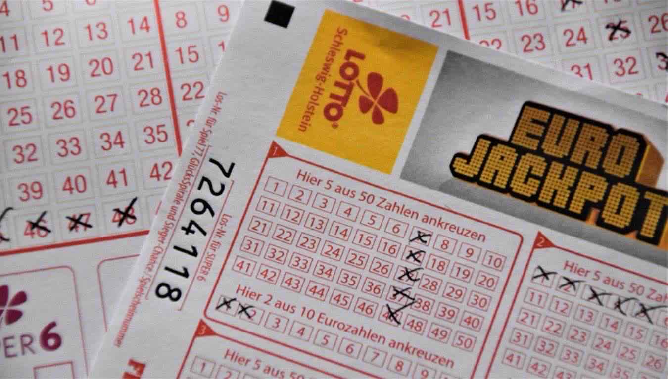 https://static.open.online/wp-content/uploads/2026/08/schedina-lotto.jpg