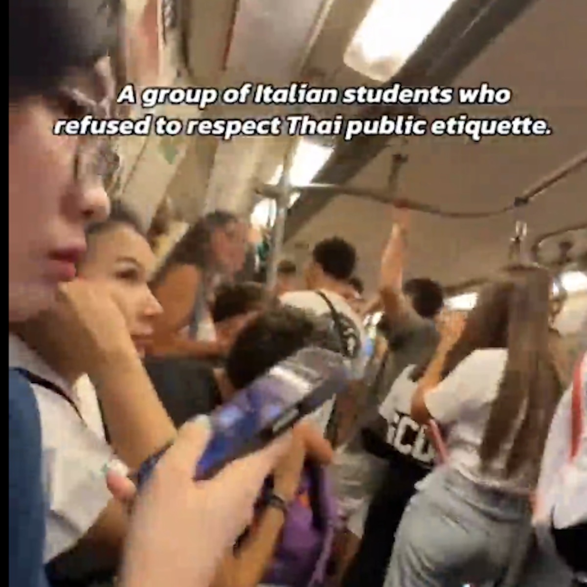 studenti bangkok insulti