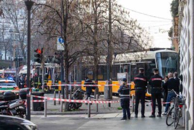 Tram 9 deragliato a Milano