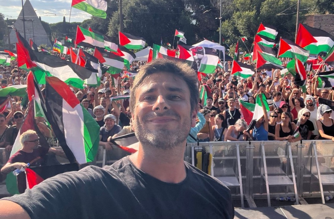 alessandro di battista ritorno italia venerdì