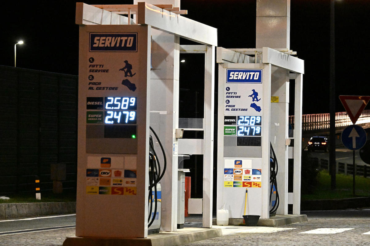caro carburanti bonus 100 euro