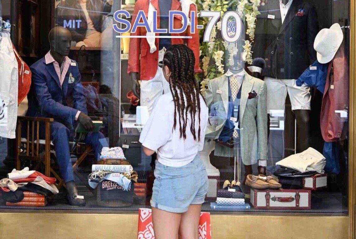 crisi-settore-moda-caldo-anomalo-saldi