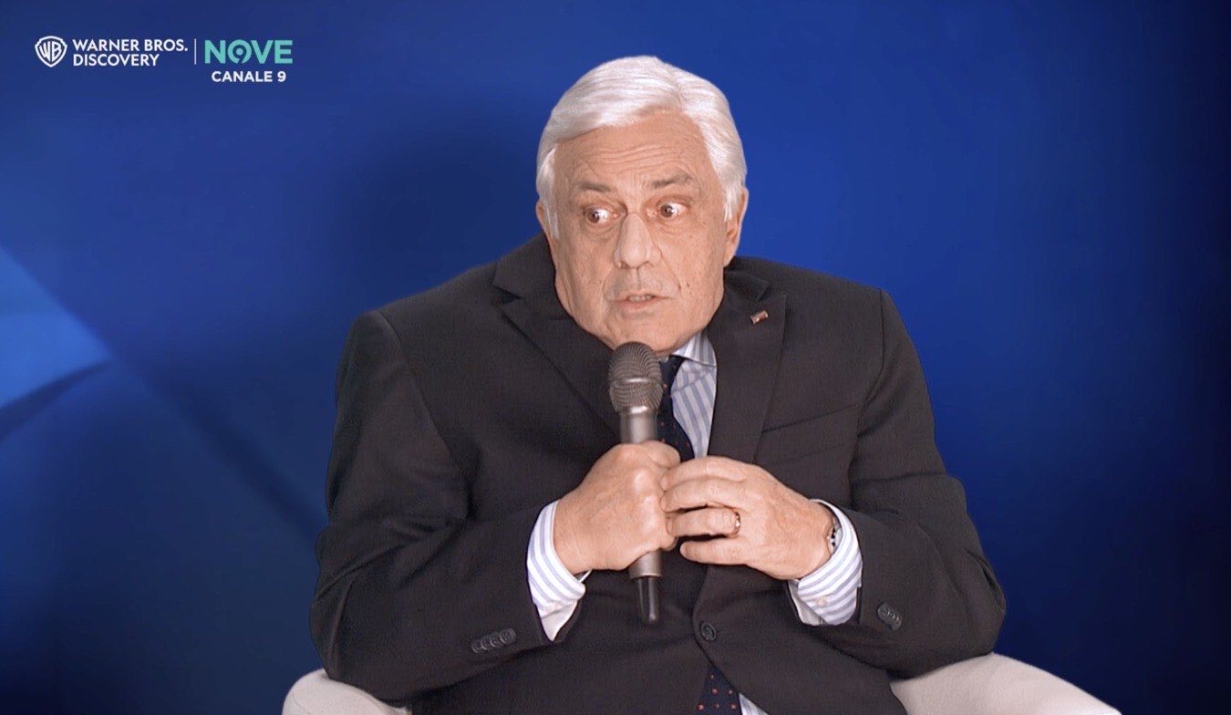 https://static.open.online/wp-content/uploads/2026/09/crozza-tajani.jpg