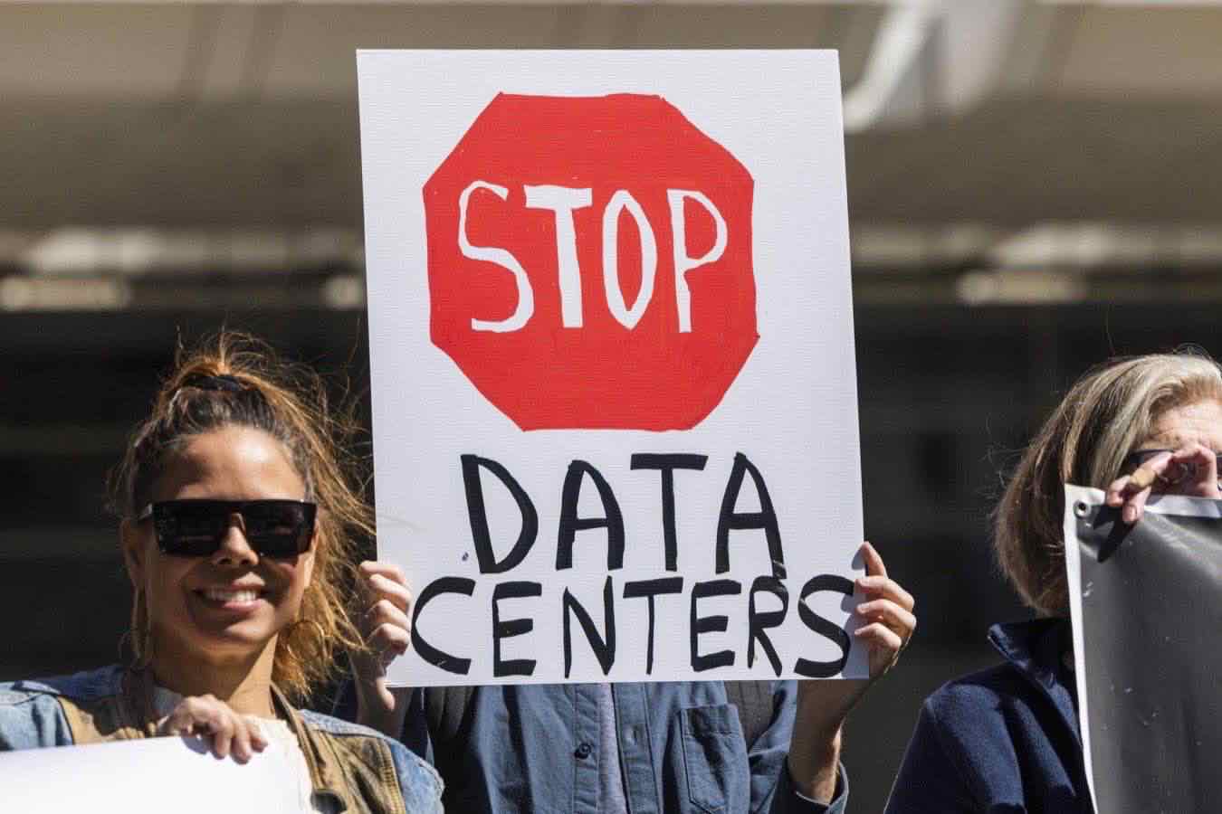 data center proteste italia consumi acqua energia