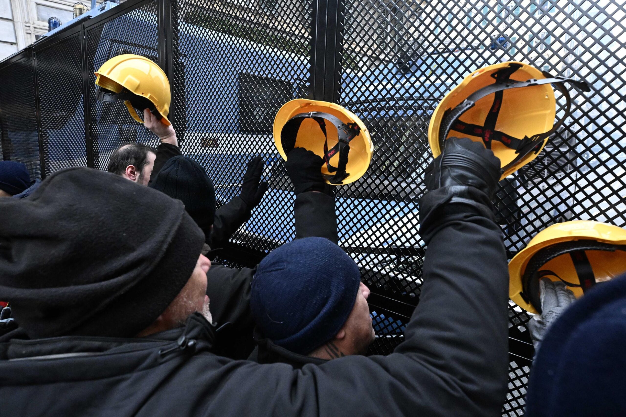 Ex Ilva, il countdown per le offerte