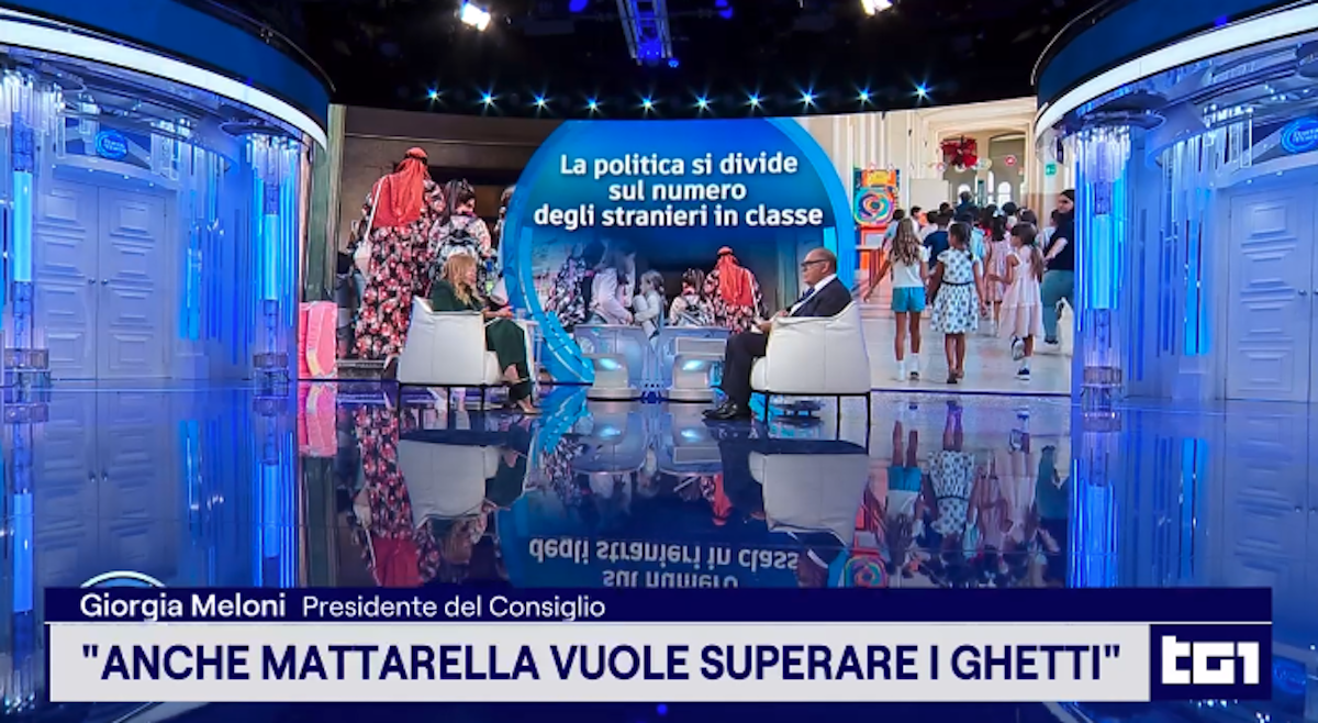 https://static.open.online/wp-content/uploads/2026/09/giorgia-meloni-vespa-caduto.png