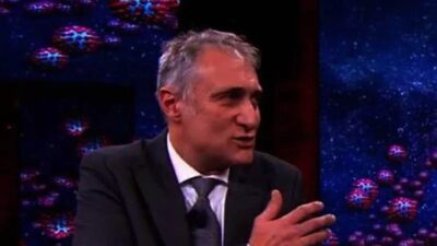 Guido Russo, braccio in silicone per evitare vaccino Covid